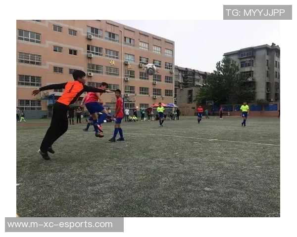 西安城市足球联赛激战正酣球迷热情高涨助力本土球队崛起 西安城市足球联赛激战正酣球迷热情高涨助力本土球队崛起