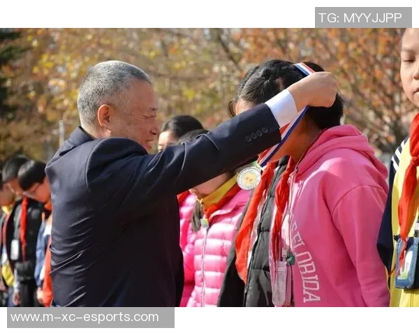 足球之夜赵本山携众星共庆激情赛事展现幽默风采与足球魅力