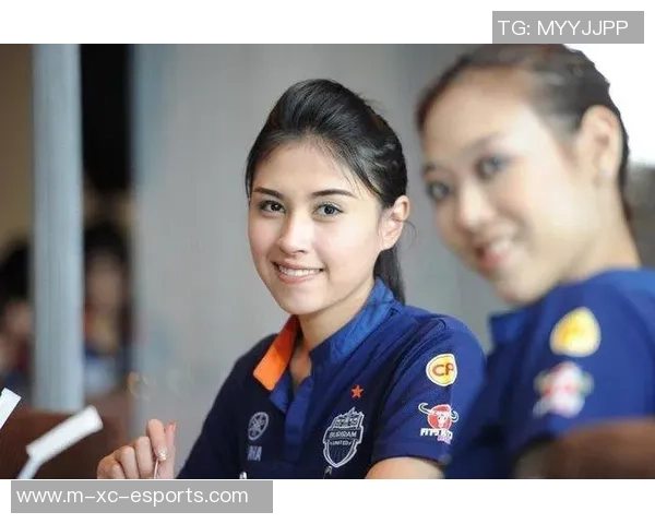 足球宝贝勇敢挑战苍井空引发热议两位美女的巅峰对决引关注